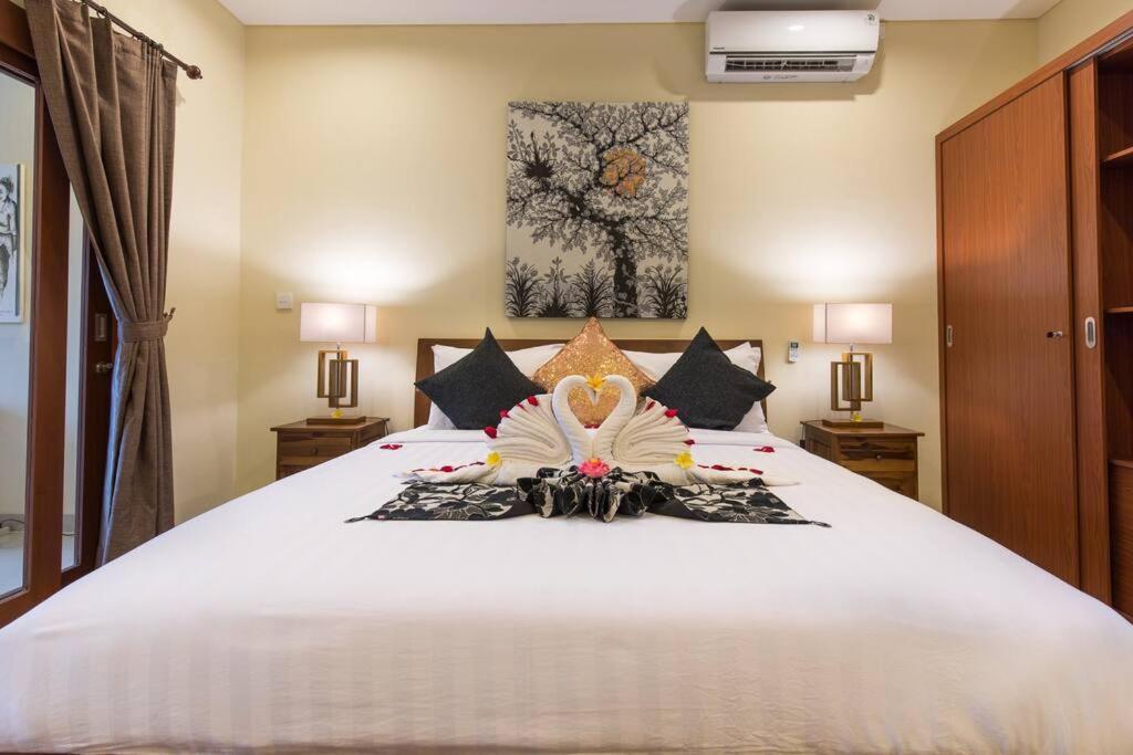 Villa Hitam Putih Legian Bali Seminyak  Bagian luar foto