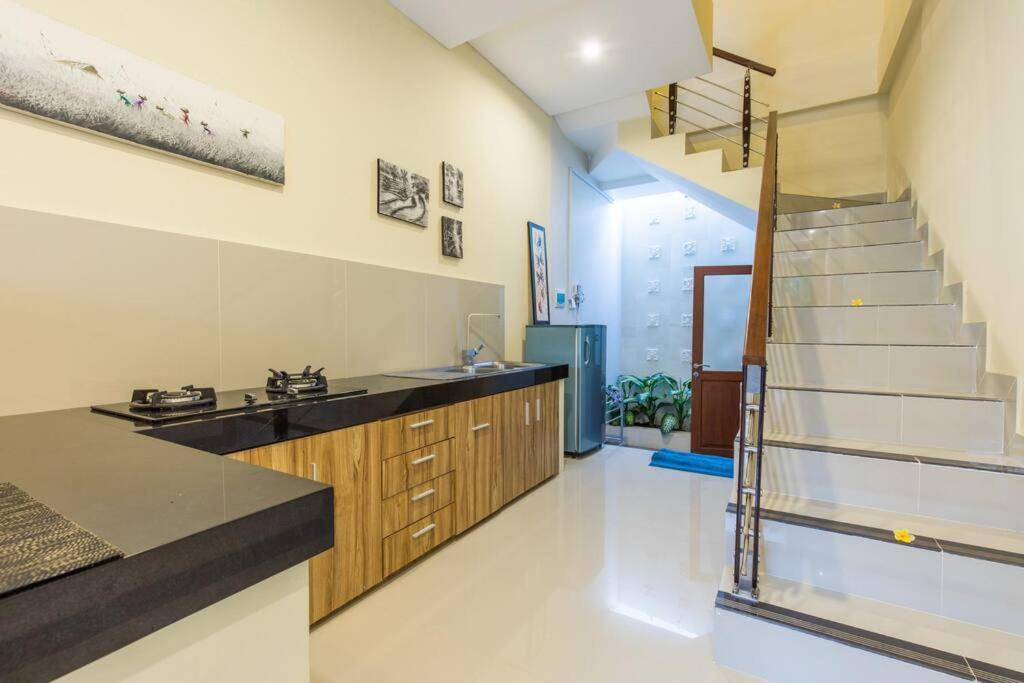 Villa Hitam Putih Legian Bali Seminyak  Bagian luar foto