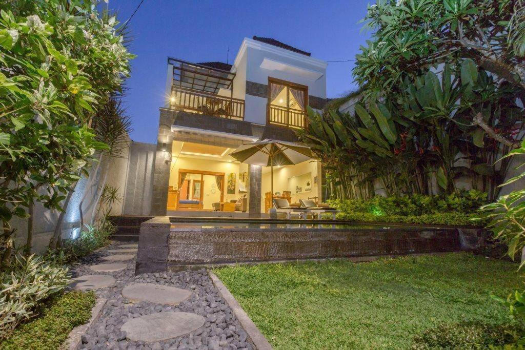 Villa Hitam Putih Legian Bali Seminyak  Bagian luar foto